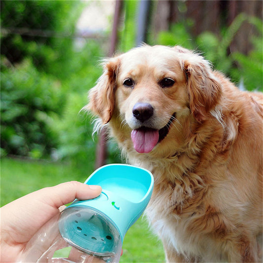 Botella de Agua Portátil para Mascotas con Copa Integrada